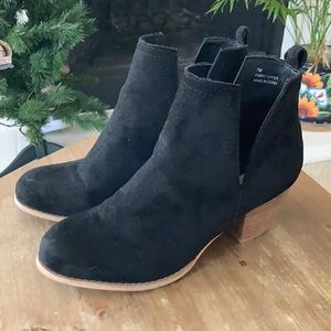 Vegan black ankle boots. Size 7. Worn twice.
